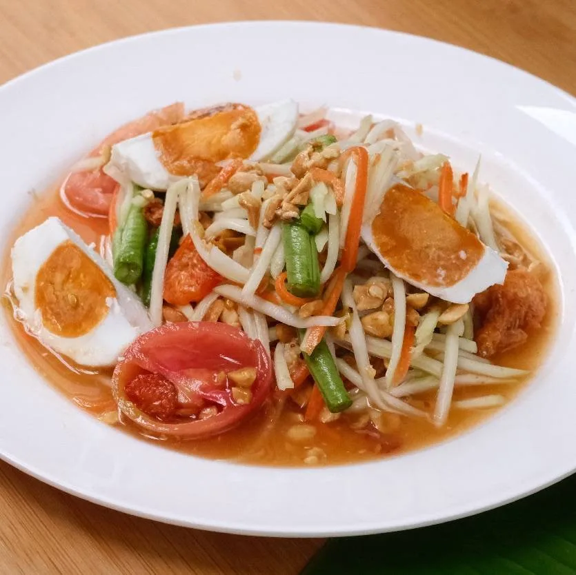 เจ๊แดงสามย่าน ส้มตำ คอหมูย่าง (Jay daeng samyan)สยามพารากอน