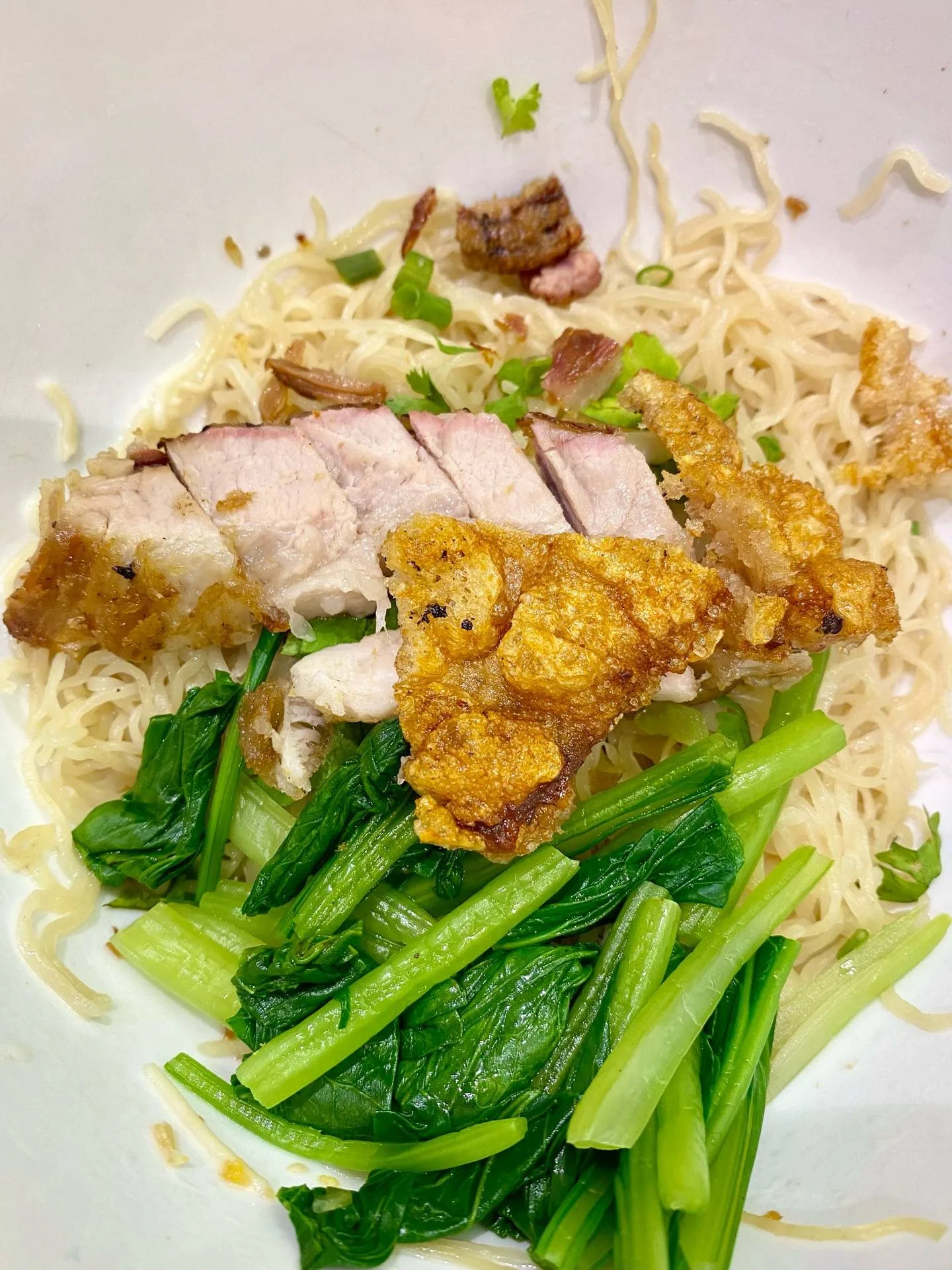 บะหมี่หมูกรอบ