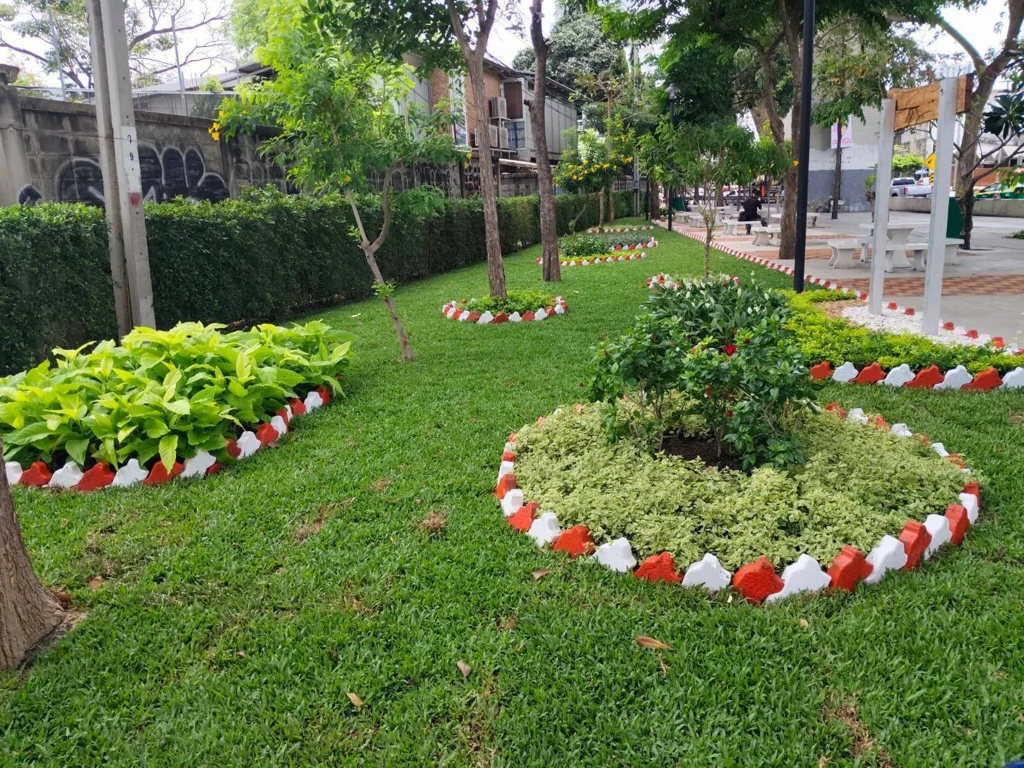 สวนทวีสุข