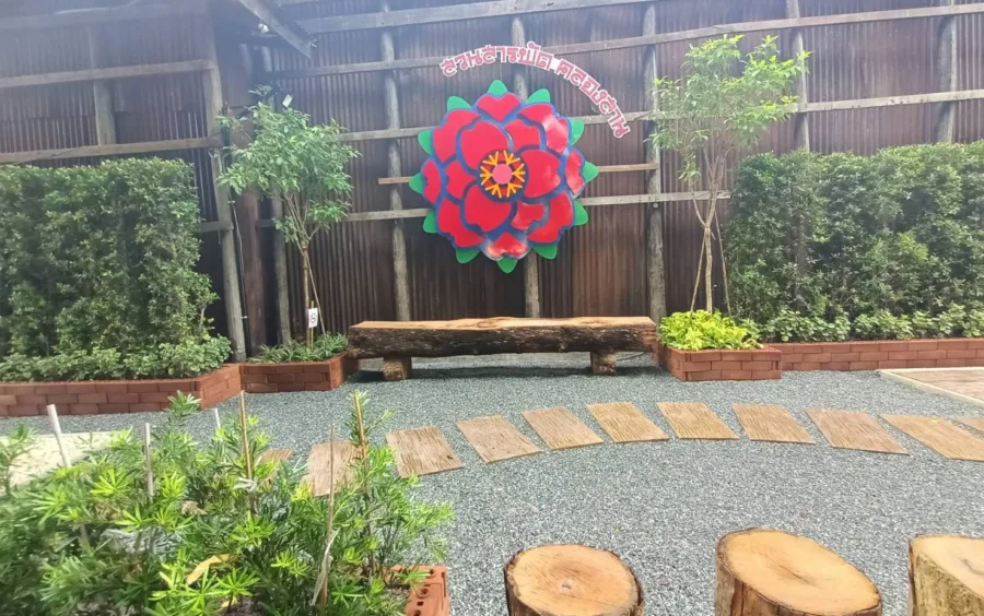 ที่ว่างริมแม่น้ำเจ้าพระยาวัดทองธรรมชาติ ถนนเชียงใหม่