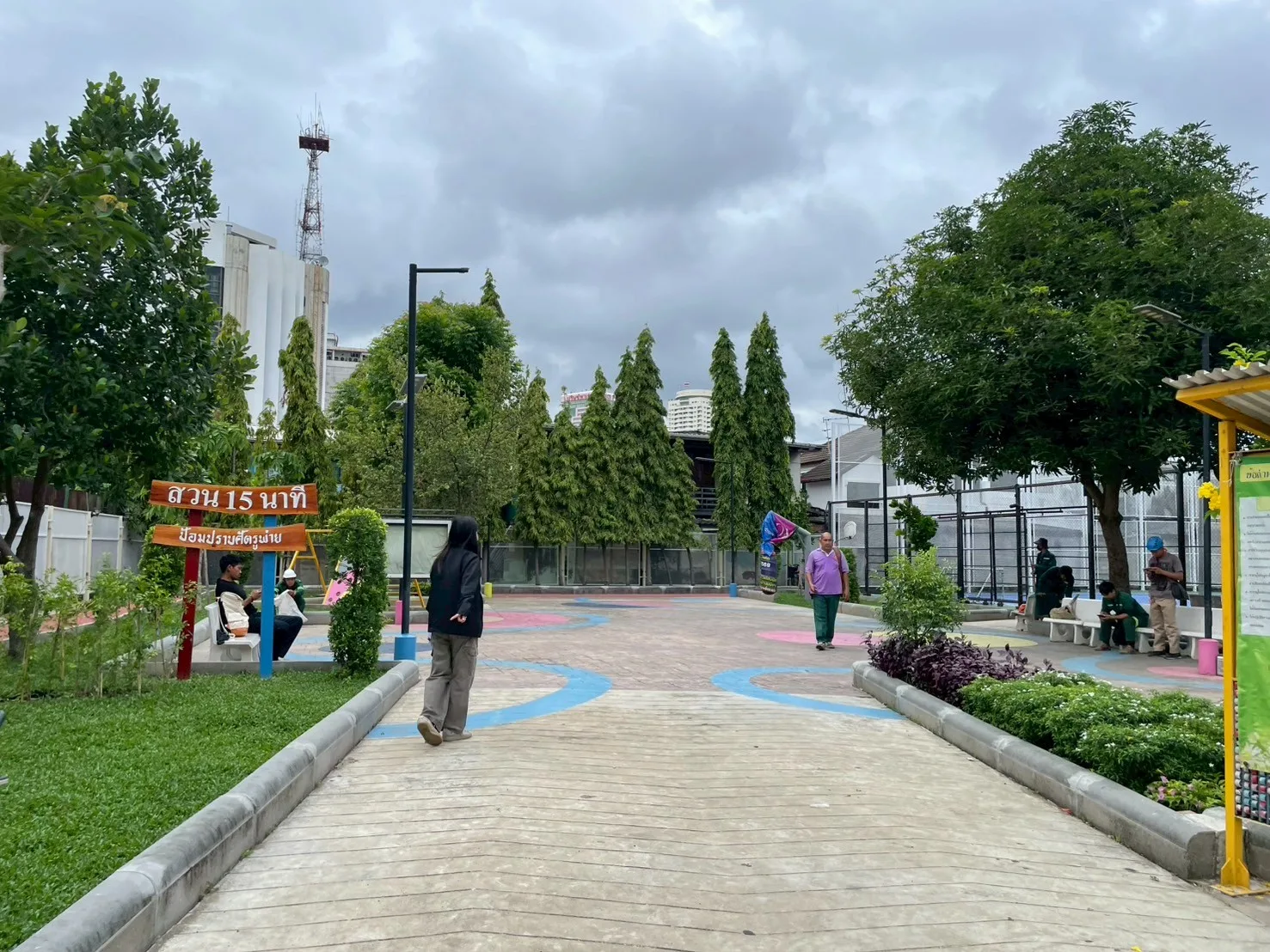 ลานกีฬาทรัพย์สินพัฒนา นางเลิ้งรวมใจ