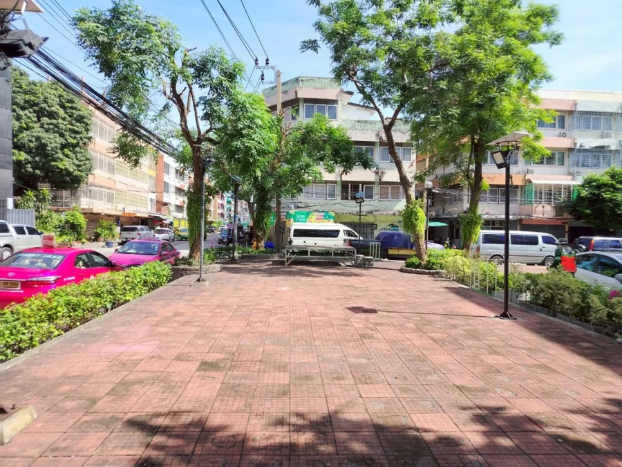 ลานอเนกประสงค์ศูนย์การค้าวรรัตน์