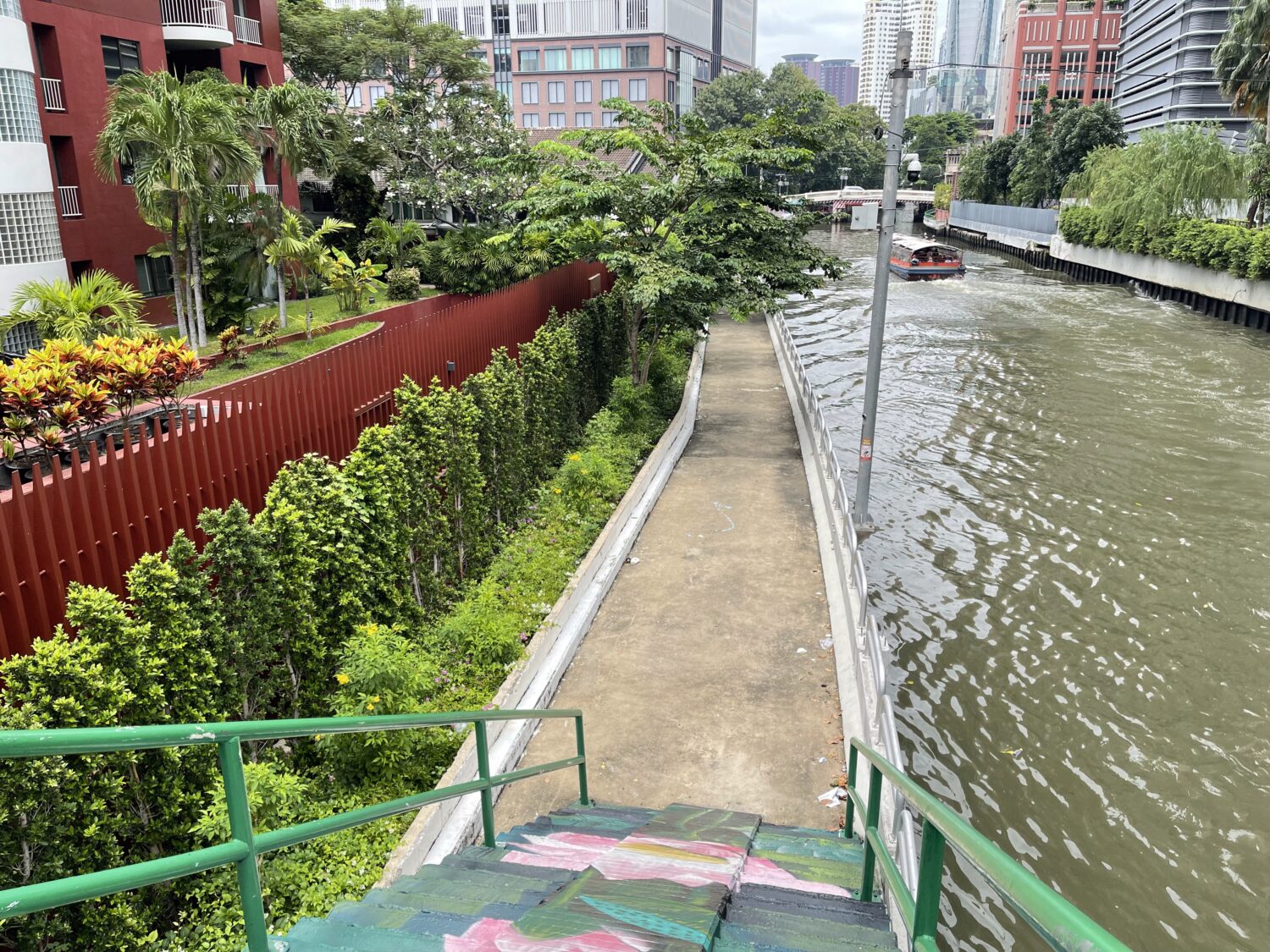 สวน 15 นาที สะพานชิดลม