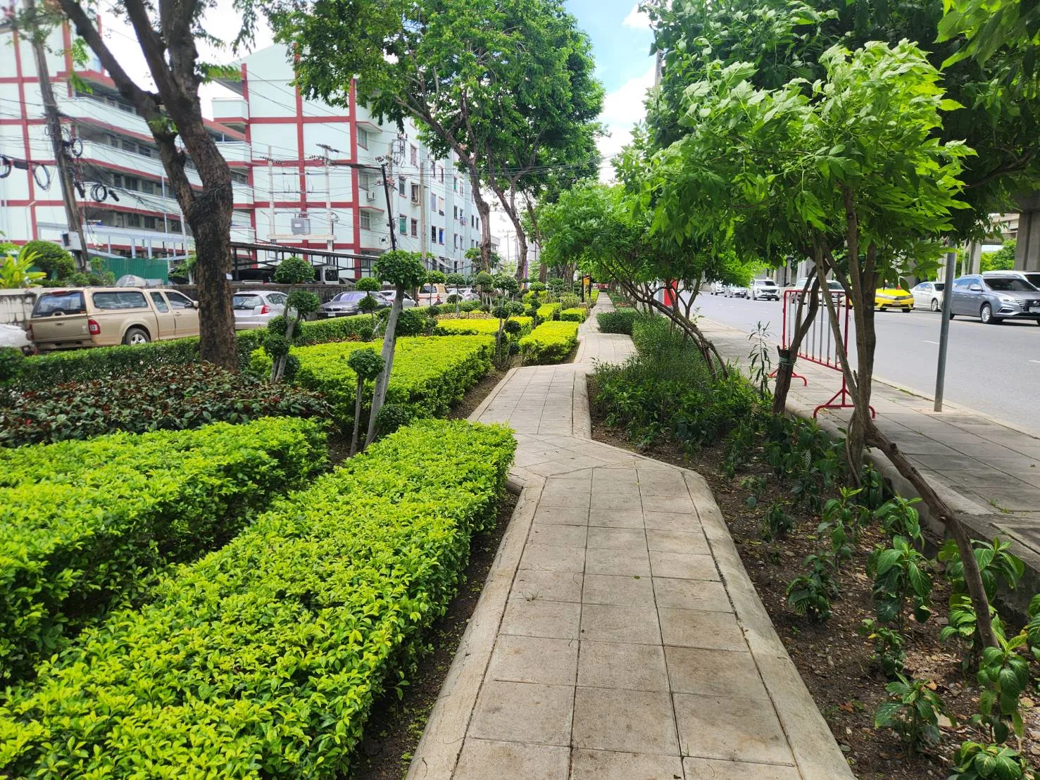 สวน 15 นาที หน้าสถานีตำรวจนครบาลทุ่งสองห้อง