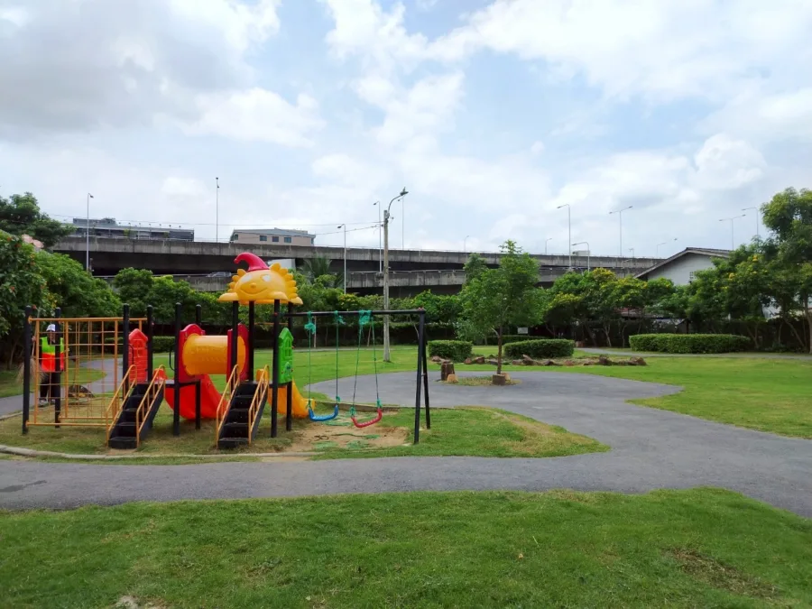 สวน 15 นาทีหลังตลาดแสงจันทร์