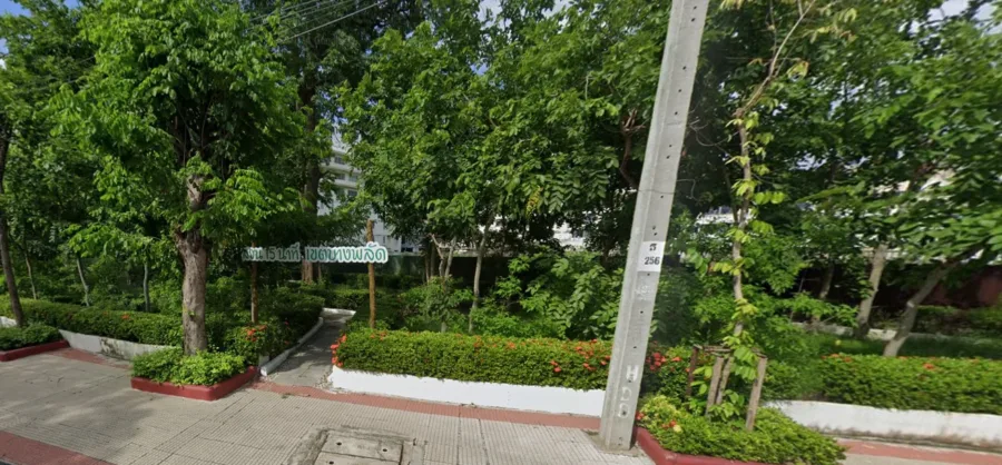 สวนสิรินพนารมย์ (ติดโรงพยาบาลตา หู คอ จมูก)