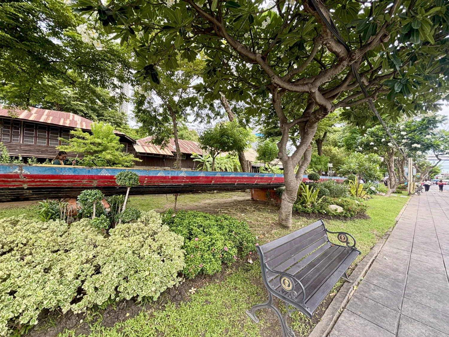 สวนหย่อมตรงข้ามสำนักการศึกษา