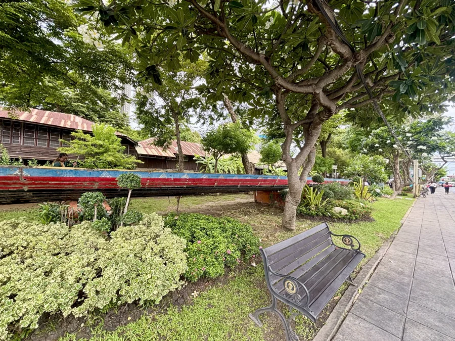 สวนหย่อมตรงข้ามสำนักการศึกษา