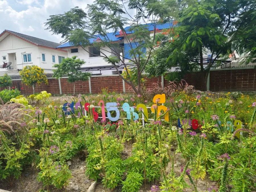 สวนหย่อมหมู่บ้านนริศา ถนนเลียบทางด่วนวงแหวนรอบนอกด้านใต้