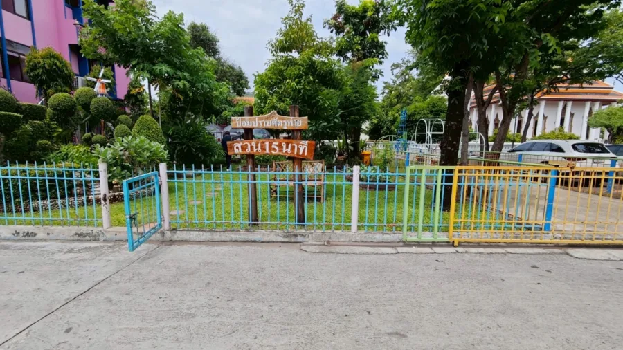 สวนหย่อมโรงเรียนวัดโสมนัส