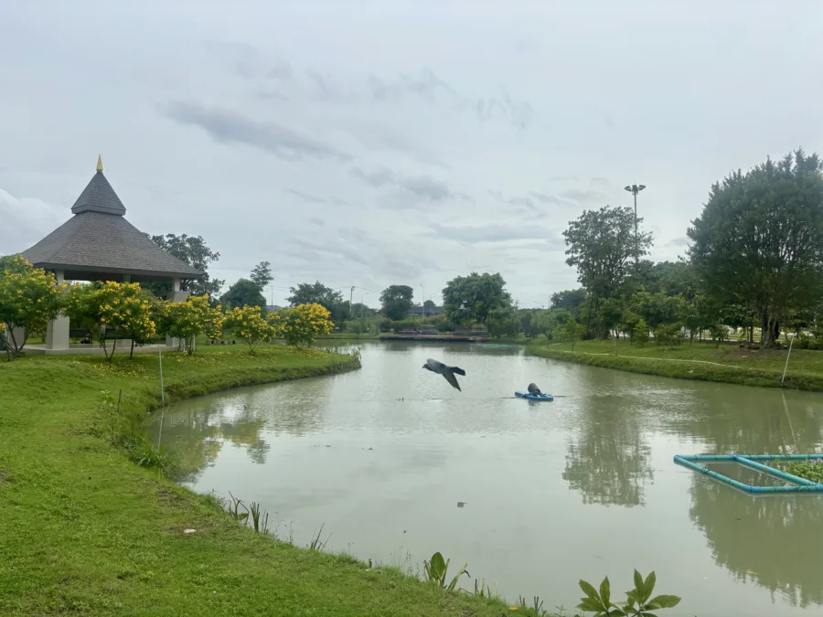 สวนสาธารณะทางต่างระดับถนนพรานนก-พุทธมลฑลสาย  4 ตัดสาย 2