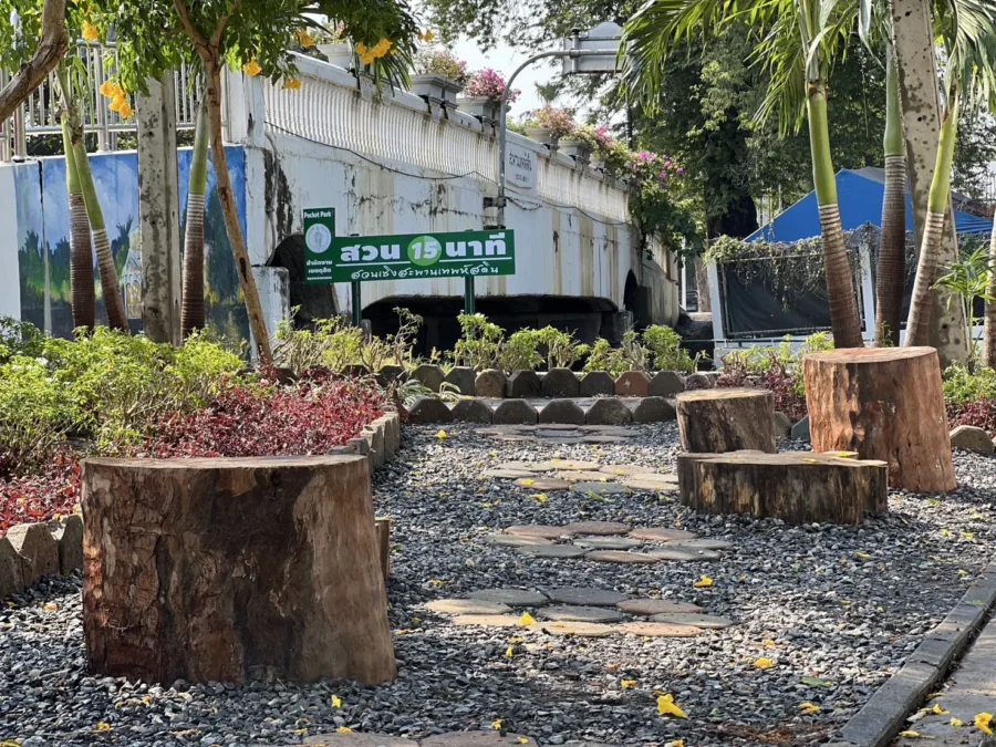 สวนเชิงสะพานเทพหัสดิน